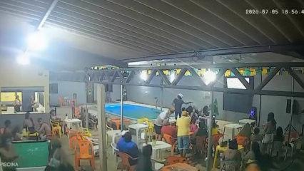 Brezilya ma&ccedil;ında kanlı infaz: Kameralar saniye saniye kaydetti