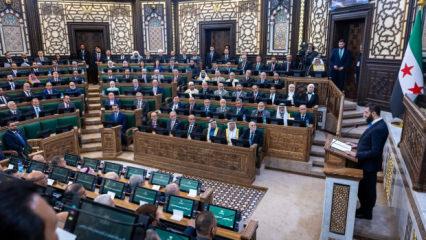 Esed rejiminden sonra bir ilk: Cumhurbaşkanı Şara başkanlık etti