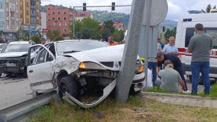 Giresun'da iki otomobil &ccedil;arpıştı: 5 kişi yaralandı