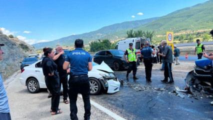 Kastamonu&rsquo;da iki otomobil &ccedil;arpıştı: 5 yaralı