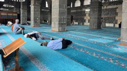 Kent kavruluyor! Termometreler 40 dereceyi g&ouml;sterdi