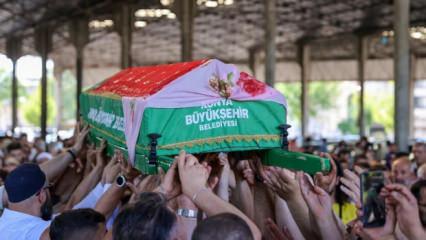 Konya'nın 'Kırmızılı Kadını' son yolculuğuna uğurlandı