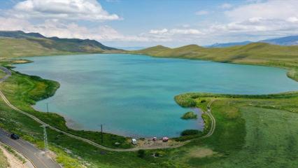 K&ouml;yl&uuml; g&ouml;z&uuml; gibi bakıyor: Deniz g&ouml;l&uuml; eşsiz g&uuml;zelliği ile mest ediyor