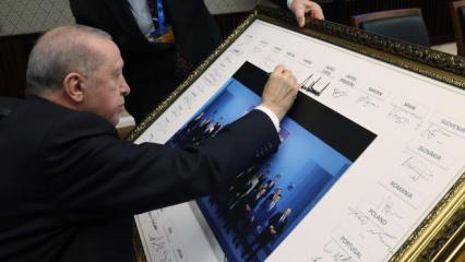 Liderler, Zirve'deki aile fotoğrafını imzaladı