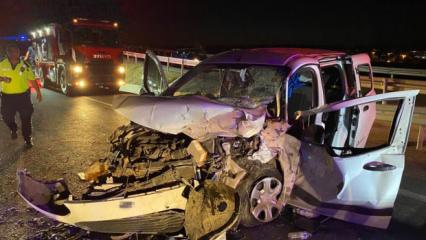 Malatya'da hafif ticari ara&ccedil; otomobille &ccedil;arpıştı: 5 yaralı