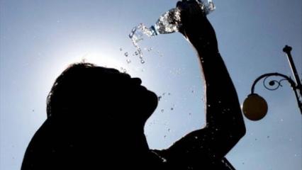 Sağlık Bakanlığı'ndan kavurucu yaz sıcaklarına karşı su ve beslenme uyarısı