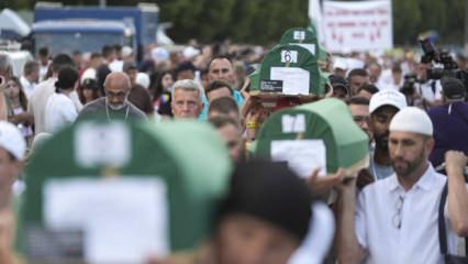 Srebrenitsa'da acı dinmiyor: Kimliği tespit edilen 10 kurban daha defnedilecek