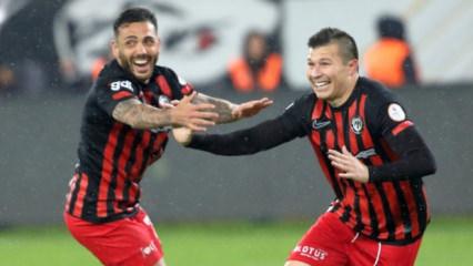 S&uuml;per Lig ekibinde b&uuml;y&uuml;k deprem! 3 oyuncunun s&ouml;zleşmesi feshedildi
