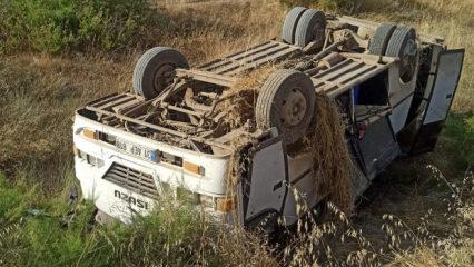 Tarım iş&ccedil;ilerini taşıyan minib&uuml;s devrildi: 6&rsquo;sı &ccedil;ocuk, 16 yaralı