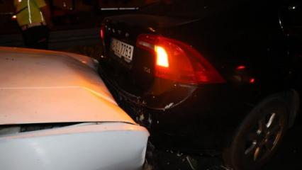 Trafikte selekt&ouml;rl&uuml; tartışma kazayla bitti: 2 yaralı