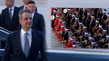 Yunan medyası neye uğradığını şaşırdı! İşte komşuyu tutuşturan o g&ouml;r&uuml;nt&uuml;ler