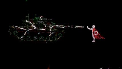 15 Temmuz Şehitler K&ouml;pr&uuml;s&uuml; semalarında dronlarla ışık g&ouml;sterisi yapıldı
