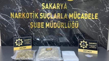 Kuzey Marmara&rsquo;da narkotik pususu: Otobandaki l&uuml;ks ara&ccedil;lardan kilolarca zehir fırladı!