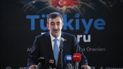D&uuml;nya ekonomisi sıkıntıdayken T&uuml;rkiye y&uuml;zde 35 b&uuml;y&uuml;d&uuml;: Cevdet Yılmaz'dan şaşırtan bilan&ccedil;o!