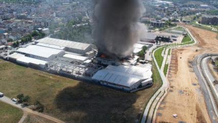 Arnavutk&ouml;y'de s&uuml;nger fabrikasında yangın