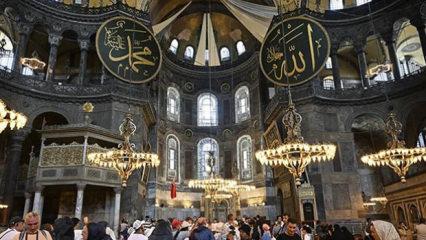 Ayasofya-i Kebir Camii'nde2 turist hakkında işlem başlatıldı 