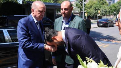 Cumhurbaşkanı Erdoğan, AK Parti İstanbul İl Başkanlığını ziyaret etti