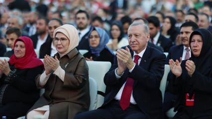 Emine Erdoğan'dan 15 Temmuz paylaşımı: "Milletimizin iradesi &ouml;zg&uuml;r ve yenilmezdir"
