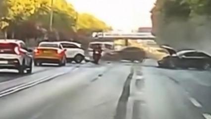 Esenler'de feci kaza! 5 ara&ccedil; birbirine b&ouml;yle girdi