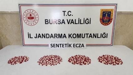 Bursa'da jandarmadan uyuşturucu operasyonu: Evden bin 98 adet sentetik ecza &ccedil;ıktı!