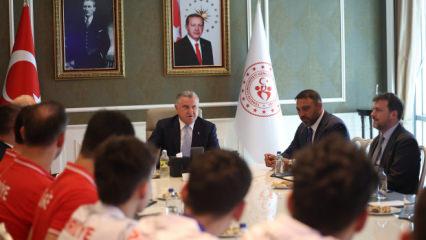 Voleybolda d&uuml;nya şampiyonluğu geldi! Bakan Bak 'artık bir ekol&uuml;z' dedi