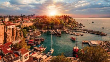 Y&uuml;zde 50 indirim bile işe yaramadı: Antalya'da oteller bomboş kaldı!