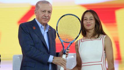 Zeynep S&ouml;nmez tarihe ge&ccedil;ti! T&uuml;rk tenisinde bir ilk