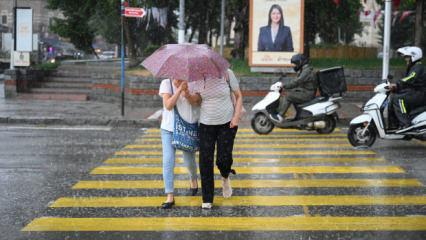 AKOM peş peşe uyarı: İstanbul'da 3 g&uuml;n boyunca s&uuml;recek! Cumartesiye dikkat...