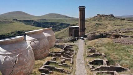 Asırlardır saklıydı! Sel&ccedil;uklu &Ccedil;arşısı'nın altındaki dev depo g&uuml;n y&uuml;z&uuml;ne &ccedil;ıktı