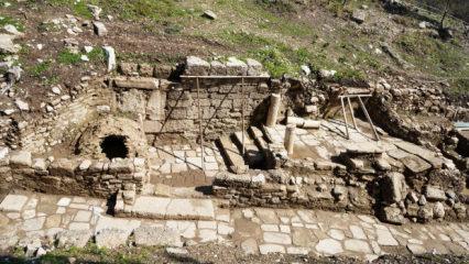Aspendos'ta 2 bin yıllık keşif g&uuml;n y&uuml;z&uuml;ne &ccedil;ıktı