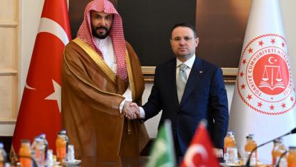 Bakan G&uuml;rlek, Suudi mevkidaşı ile g&ouml;r&uuml;şt&uuml;