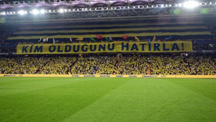 Fenerbah&ccedil;e trib&uuml;nlerinden futbolculara destek