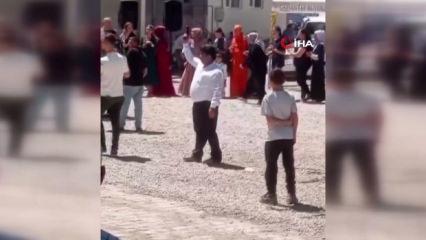 Gaziantep&rsquo;te d&uuml;ğ&uuml;nde havaya ateş a&ccedil;an mahalle muhtarı tepki topladı