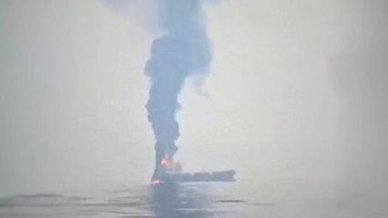 H&uuml;rm&uuml;z Boğazı alev aldı! 2 dev tanker saldırıya uğradı