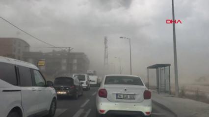 İstanbul&rsquo;da beklenen fırtına başladı: Vatandaşlar zor anlar yaşadı!