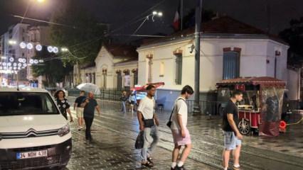 İstanbul&rsquo;da sağanak etkili oluyor: Korkutan uyarı geldi
