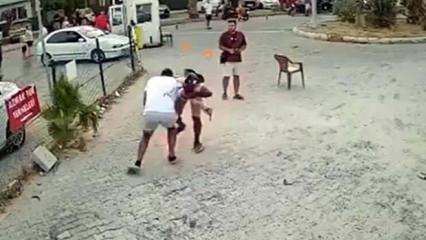 Muğla'da sokak ortasında bı&ccedil;aklı d&uuml;ello: Kan donduran g&ouml;r&uuml;nt&uuml;ler ortaya &ccedil;ıktı