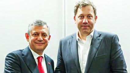 &Ouml;zg&uuml;r &Ouml;zel'in YENİ Parti'sine yurt dışından ilk destek