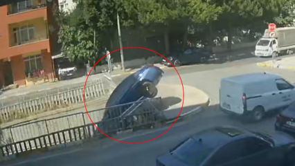 Pendik'te otomobil dereye d&uuml;şt&uuml;; kaza kamerada