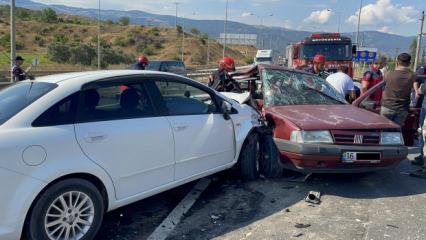 Sakarya'da iki otomobilin &ccedil;arpıştığı kazada &ccedil;ok sayıda yaralı var