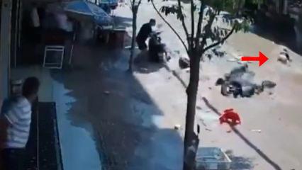 Balık havuzu patladı sokak g&ouml;le d&ouml;nd&uuml;: Minik &ccedil;ocuk akıntıya b&ouml;yle kapıldı!