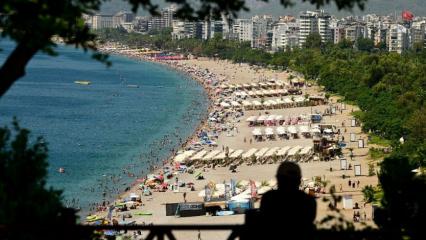 37 derece sıcaklıkta Antalya sahilleri doldu taştı