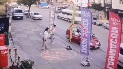 16 yaşındaki kızlara laf atanları uyardı, tekme tokat d&ouml;v&uuml;ld&uuml;!