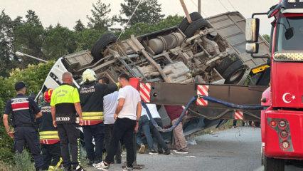 Samsun&rsquo;da &ouml;zel halk otob&uuml;s&uuml; şarampole devrildi: 21 yaralı