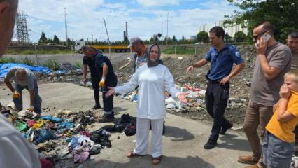 Akılalmaz olay! Altın dolu &ccedil;antasını yol kenarına bırakıp evine &ccedil;ıktı, d&ouml;nd&uuml;ğ&uuml;nde...