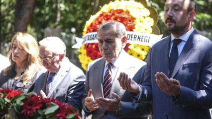 Dursun &Ouml;zbek'ten Ali Sami Yen'in kabri başında duygulandıran s&ouml;zler