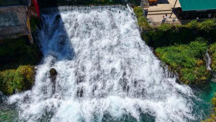 Elazığ&rsquo;ın turkuaz g&uuml;zelliği &Ccedil;ır&ccedil;ır Şelalesi yerli ve yabancı turistlerin ilgi odağı oldu