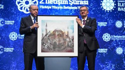 Erdoğan&rsquo;a Ayasofya&rsquo;nın yeniden a&ccedil;ılışını simgeleyen tablo hediye edildi