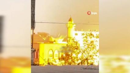 Katil İsrail Gazze'de bir camiyi daha hedef aldı