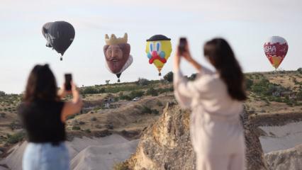 G&ouml;ky&uuml;z&uuml; rengarenk fig&uuml;rler ile şenlendi: 7. Kapadokya Balon Festivali başladı